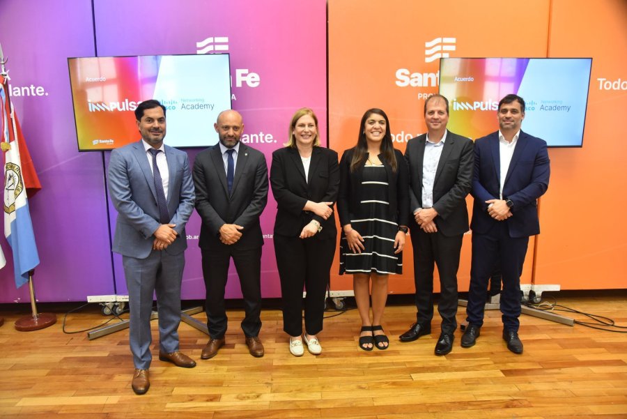 Los ministros Roald B&aacute;scolo y Gustavo Puccini junto a la vicegobernadora Gisela Scaglia y el rafaelino Mauricio Basso, entre otros. (FOTO SCS)