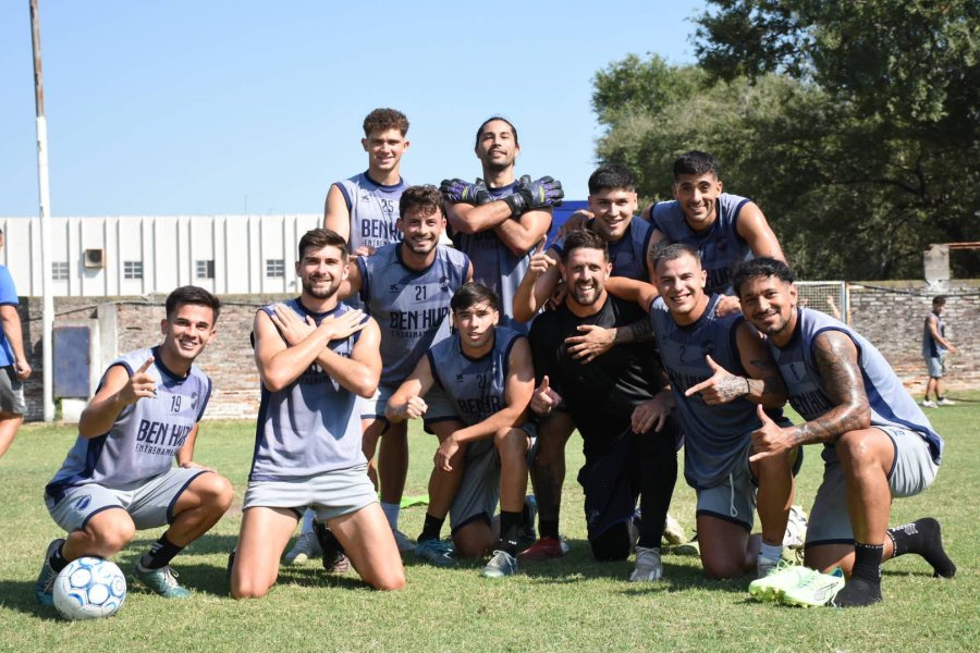 DISTENDIDOS. Tras la última práctica, a esperar el partido.