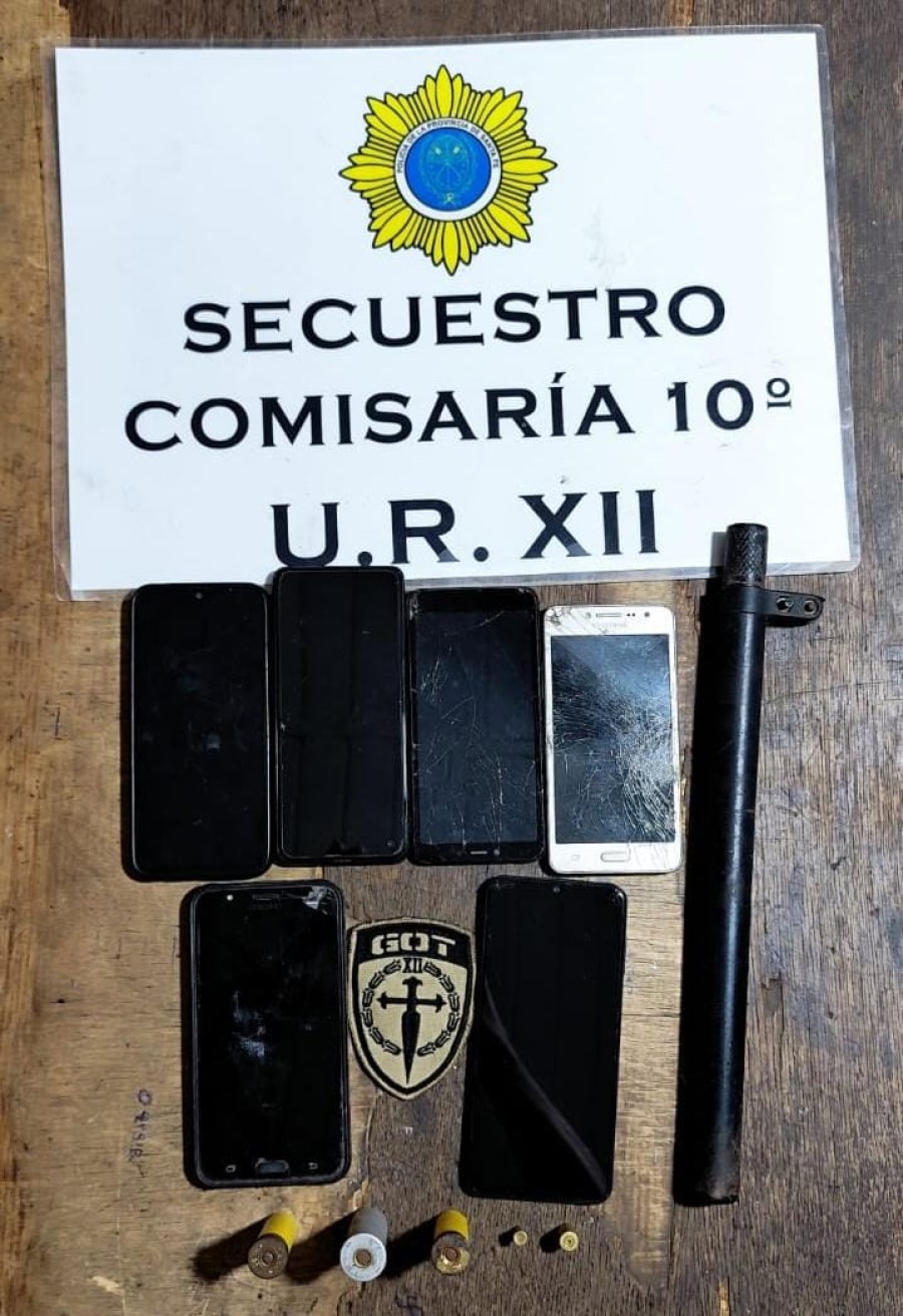 <i>Secuestraron un arma de fuego casera tipo "tumbera" y cartuchos intactos de diferentes calibres, adem&aacute;s de incautar varios celulares.</i>