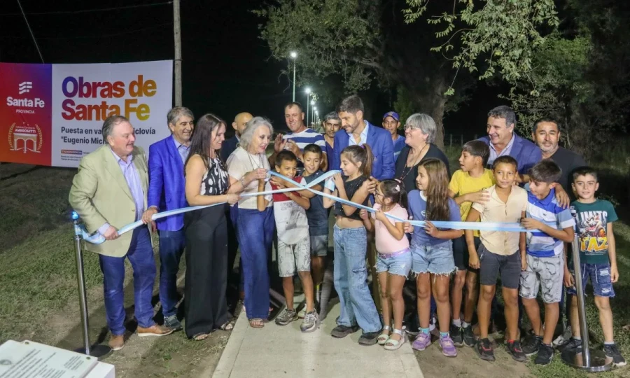 Corte de cintas, tradicional ceremonia habilitando las obras.