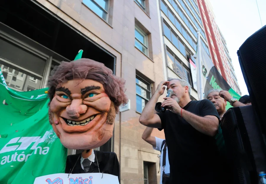 ¿Se derrumba la imagen de Milei?