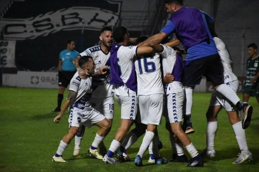FESTEJO. El Lobo lo empató con el tiro del final.
