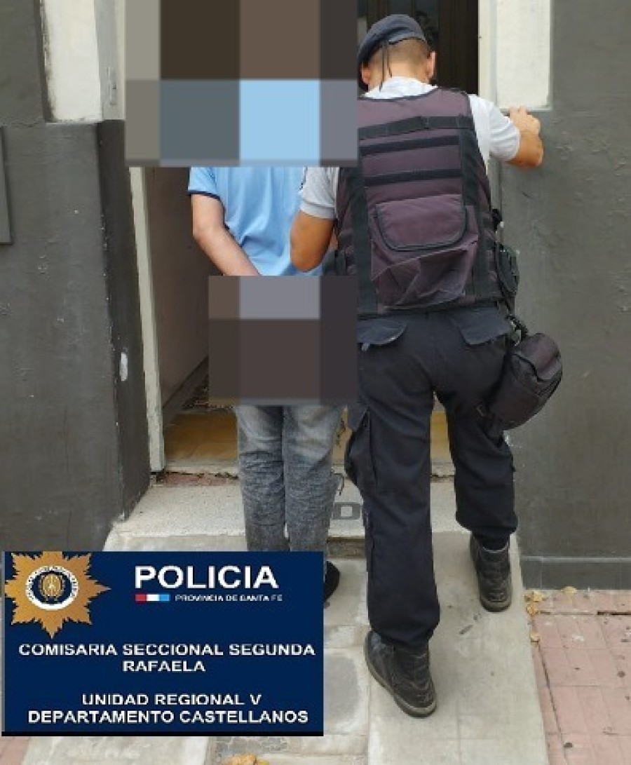 <i>Un hombre de 31 a&ntilde;os fue detenido ya que momentos antes hab&iacute;a sustra&iacute;do una bater&iacute;a desde un autom&oacute;vil.</i>