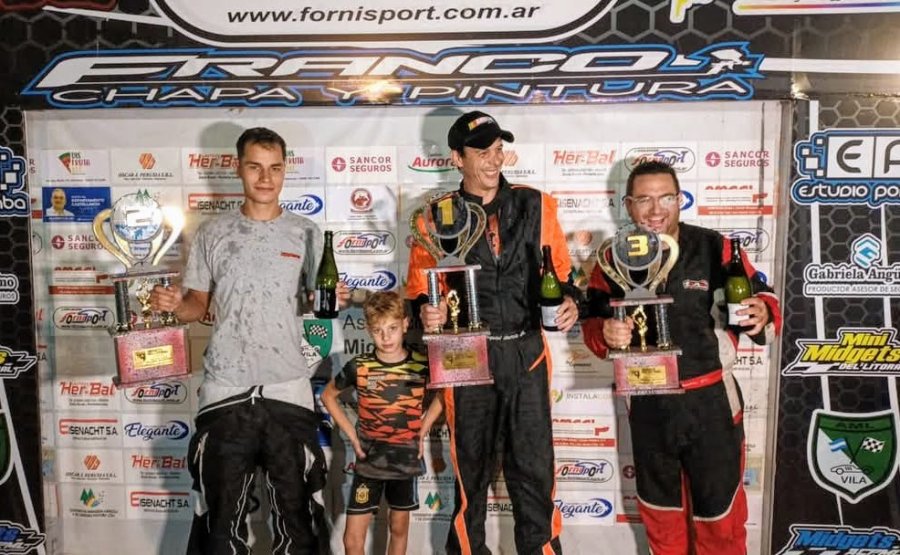 Emanuel Martino, Ezequiel Garc&iacute;a y Federico Garc&iacute;a en el podio del Midgets del Litoral.