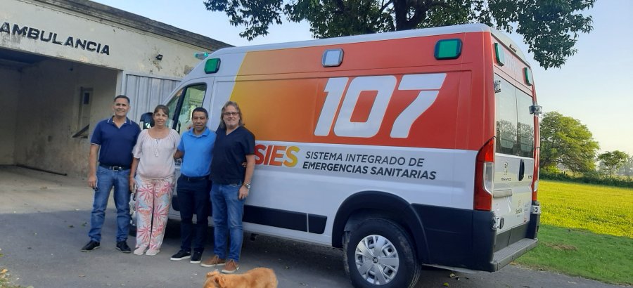 Marcelo Lind, Sandra Ficceto,Diego Chiavazza y Lucas Galoppo con la nueva unidad.