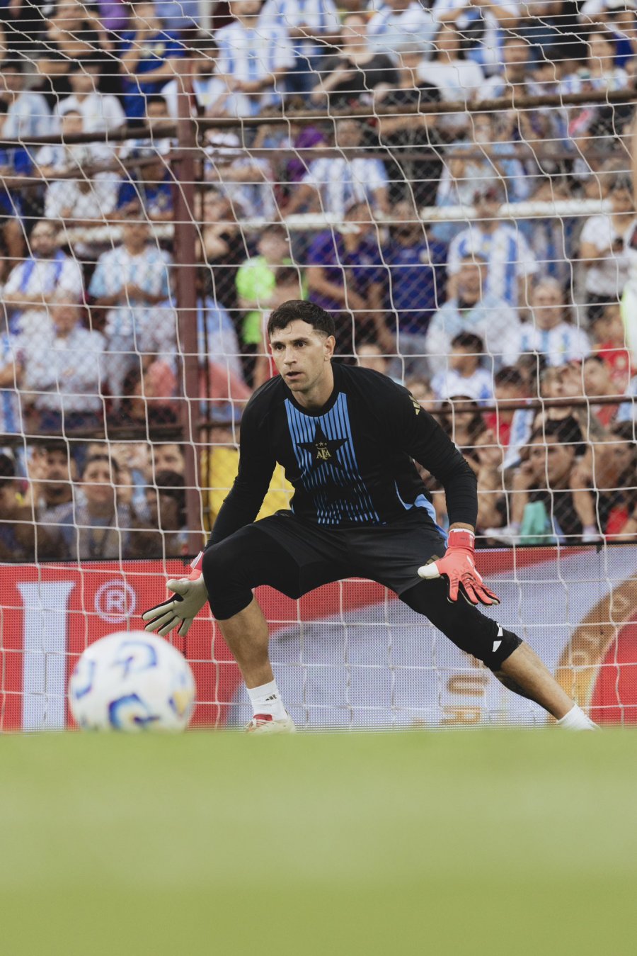 SEGURIDAD. Emiliano Martinez, clave en el equipo argentino.