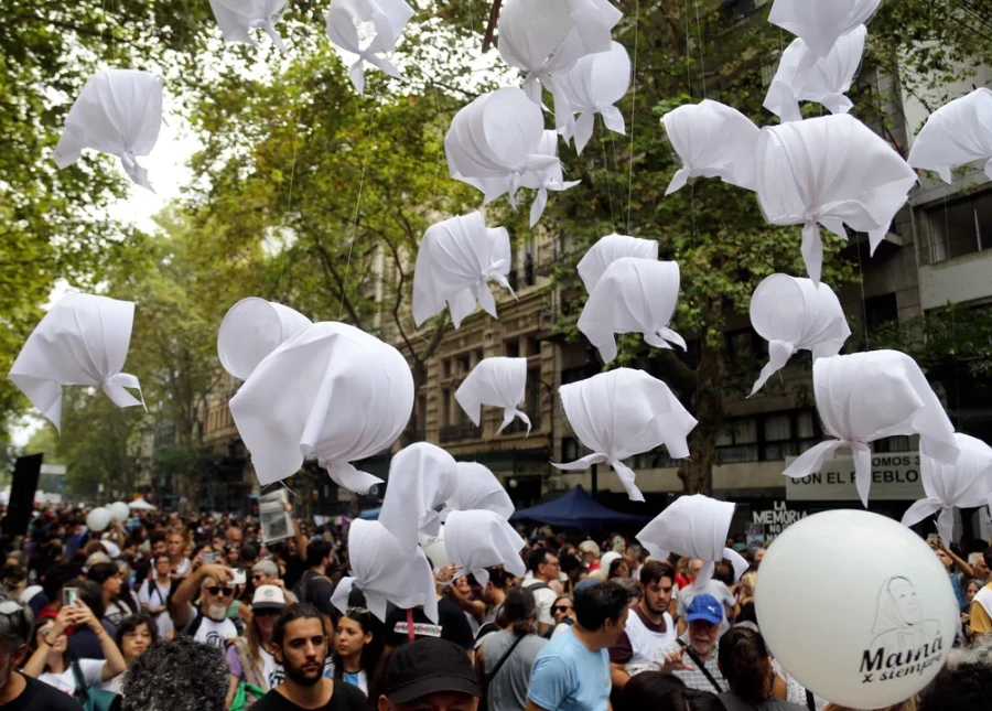 Dio su discurso Estela de Carlotto.