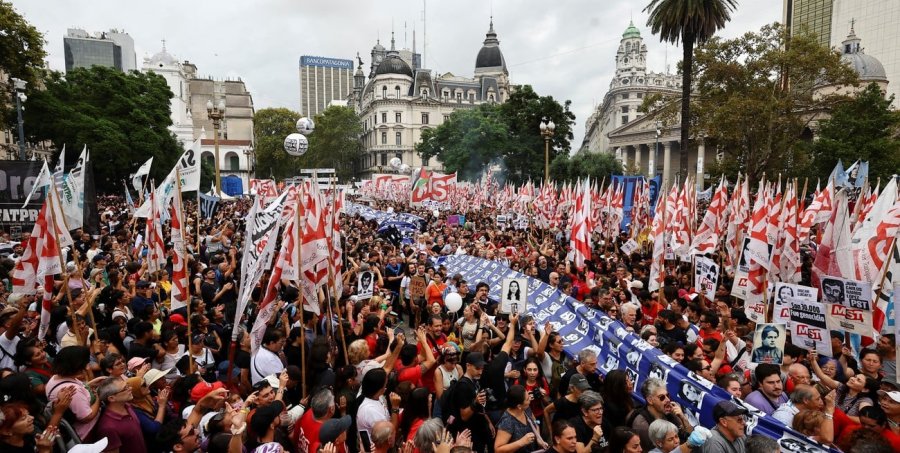 EN PLAZA DE MAYO. Tras casi veinte años, las agrupaciones de derechos humanos se movilizaron juntas este 24 de marzo.