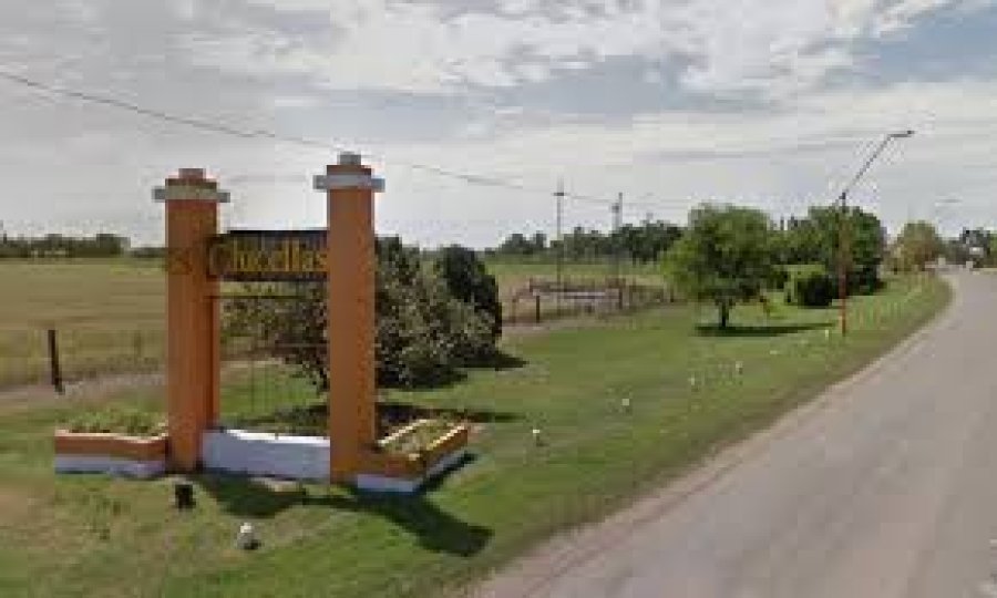 Acceso a la localidad.