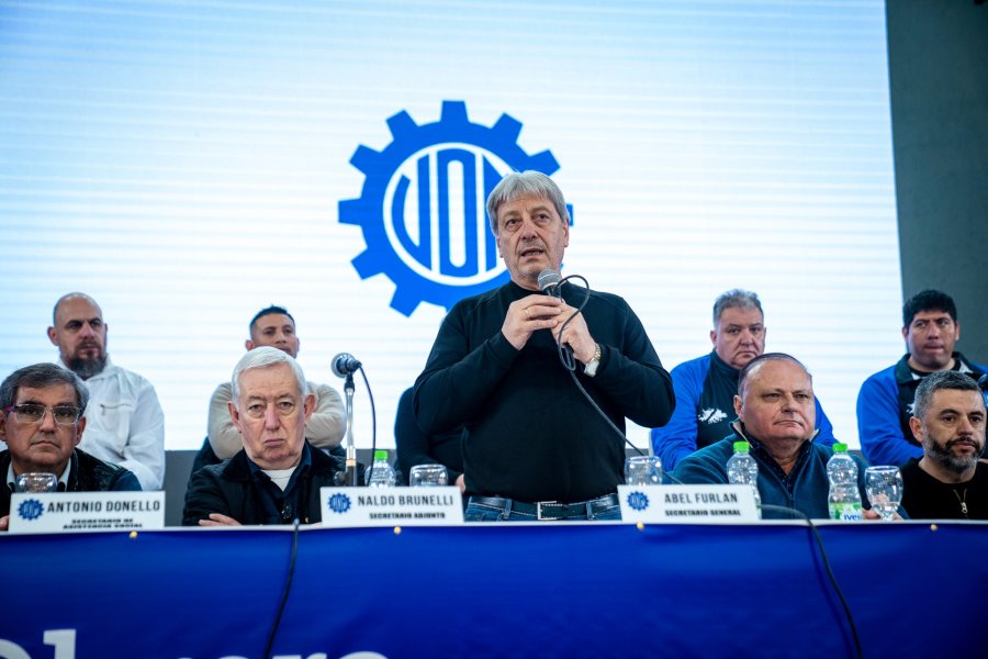 El secretario General de la UOMRA, Abel Furlán, junto al titular de la Seccional Rafaela del gremio metalúrgico, Roberto Oesquer.