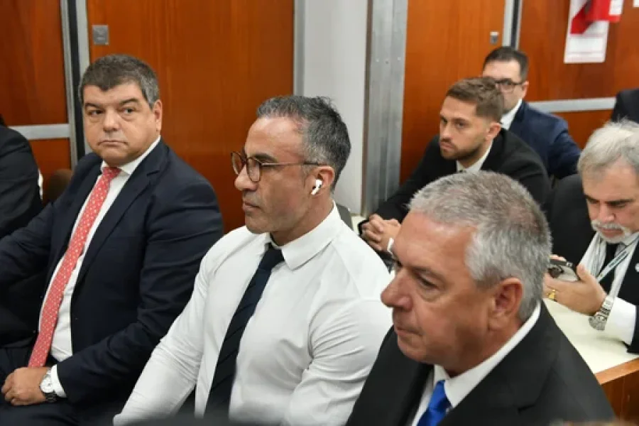 El médico personal de Maradona, Leopoldo Luque -en el centro- sigue siendo el principal imputado por la muerte de Maradona.