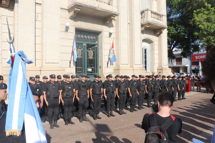 Los 50 efectivos durante el acto.