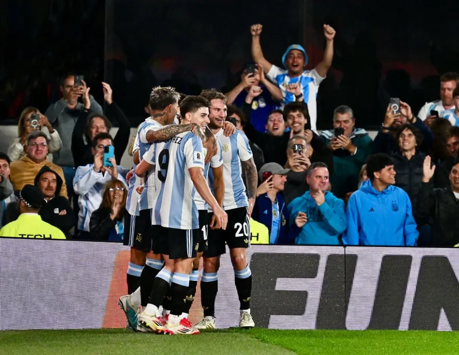 NOCHE MAGICA. Festejos interminables con fútbol de alto vuelo.