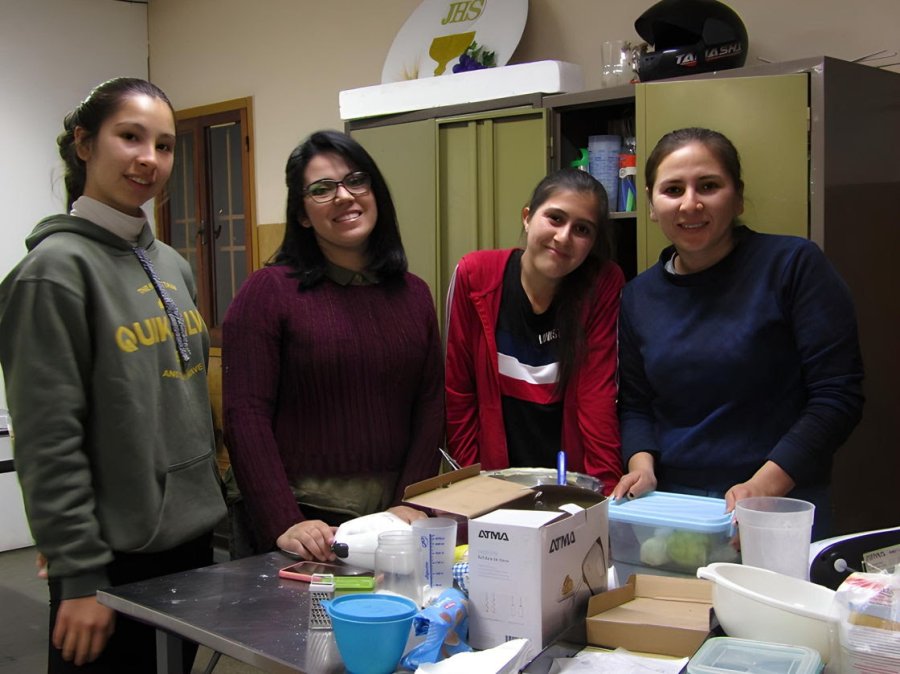 Mujeres congregadas en Casa Bosco.