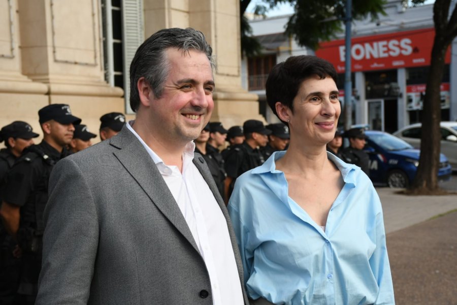 El ministro de Seguridad, Pablo Cococcioni y la candidata a convencional constituyente por el Departamento Castellanos, Andrea Ochat, el martes en Rafaela.