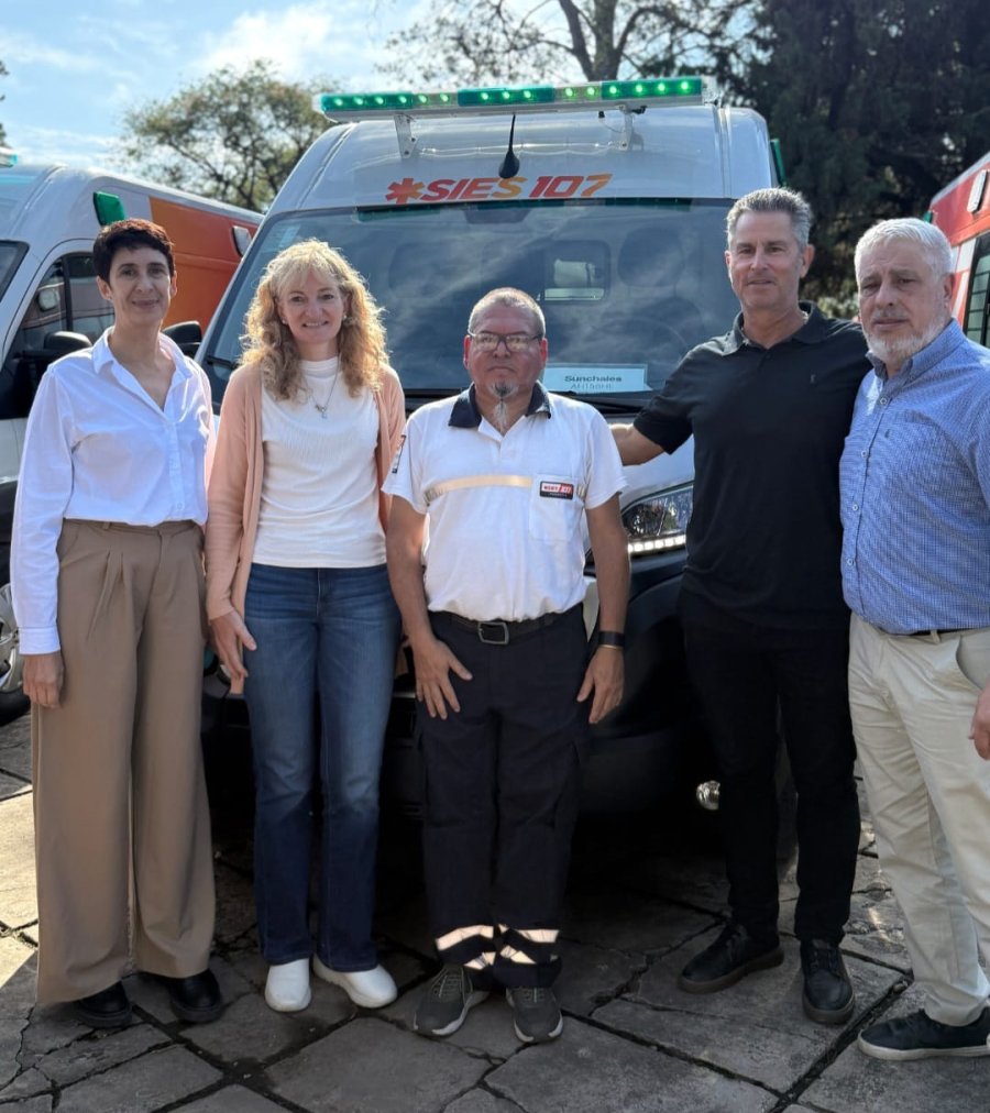 Andrea Ochat particip&oacute; este mi&eacute;rcoles en San Vicente del acto de entrega de 10 ambulancias para localidades del departamento Castellanos. (PRENSA UNIDOS)