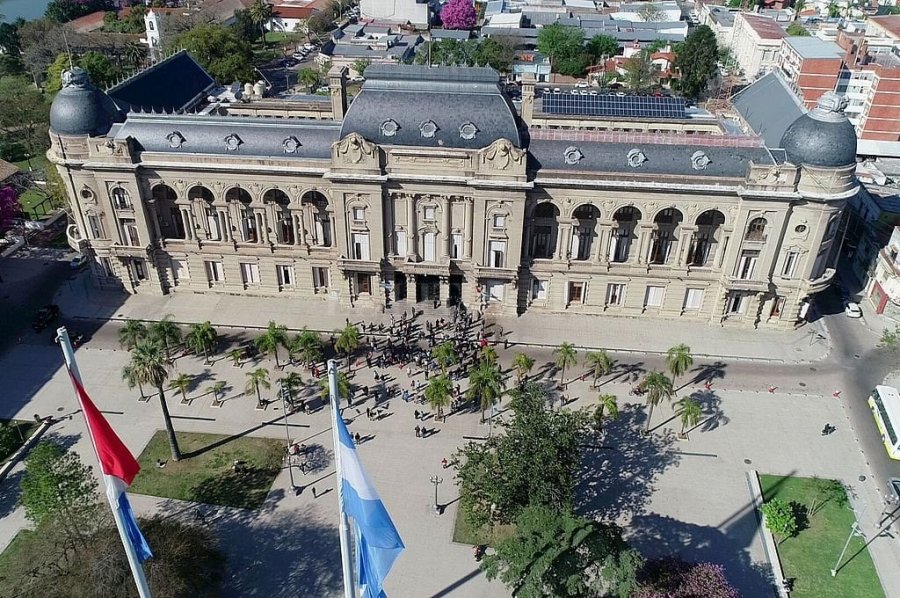 ACTUALIZACION DE SALARIOS. El gobernador santafesino se refiri&oacute; a la discusi&oacute;n paritaria y dej&oacute; un mensaje a los empleados p&uacute;blicos.