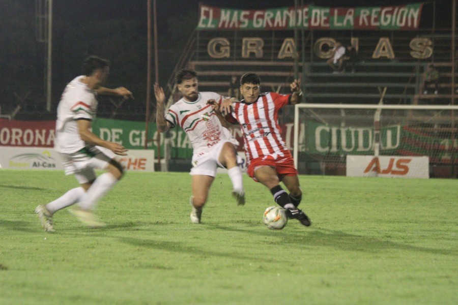 9 DE JULIO CAYÓ EN SU VISITA A SPORTIVO LAS PAREJAS