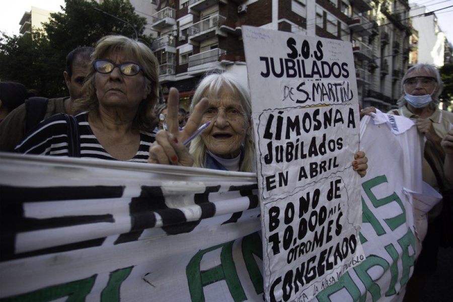 CRISIS PREVISIONAL. Los jubilados, el último miércoles, en la marcha para reclamar la actualización de los haberes.