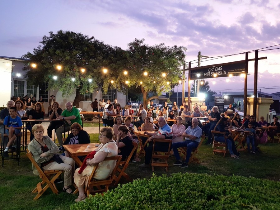 PUEBLO ÚNICO. El público respondió con creces a la inauguración de las obras.