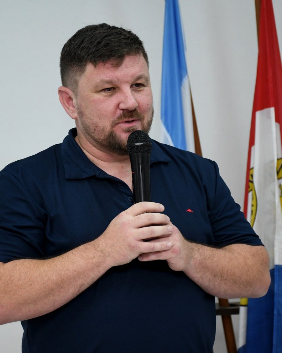 PABLO PINOTTI. El titular del Ejecutivo, en el encuentro, resaltando el significado del convenio.