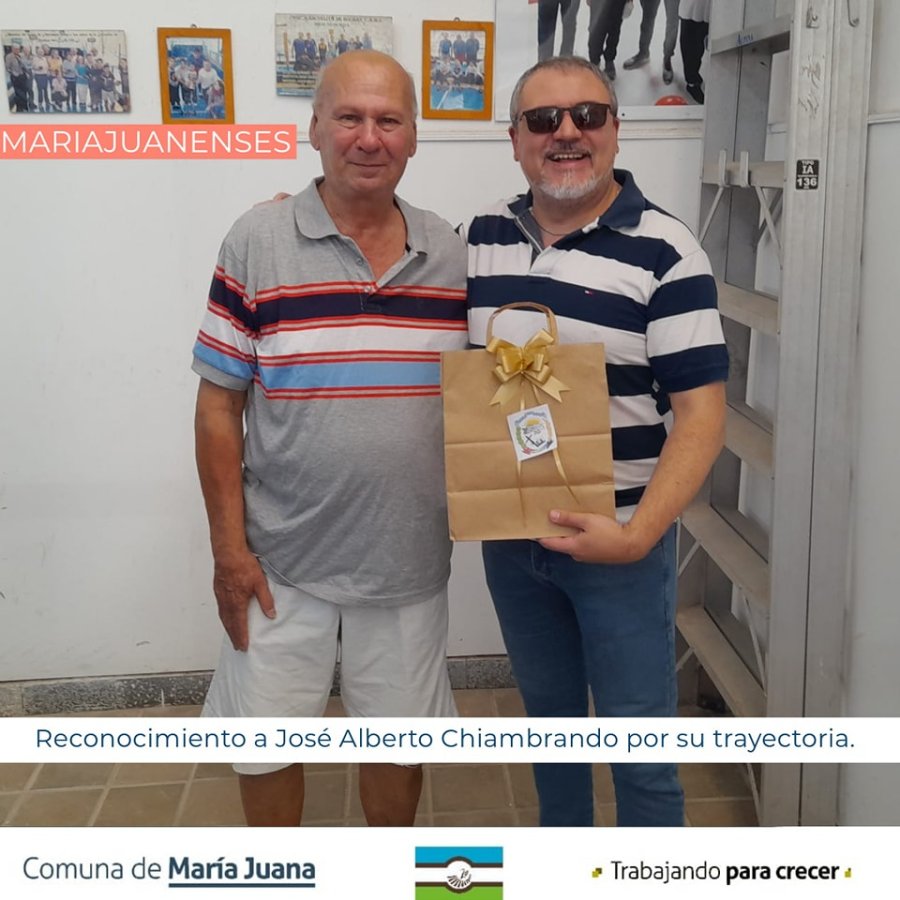 TRAYECTORIA. El bochófilo al recibir el galardón.