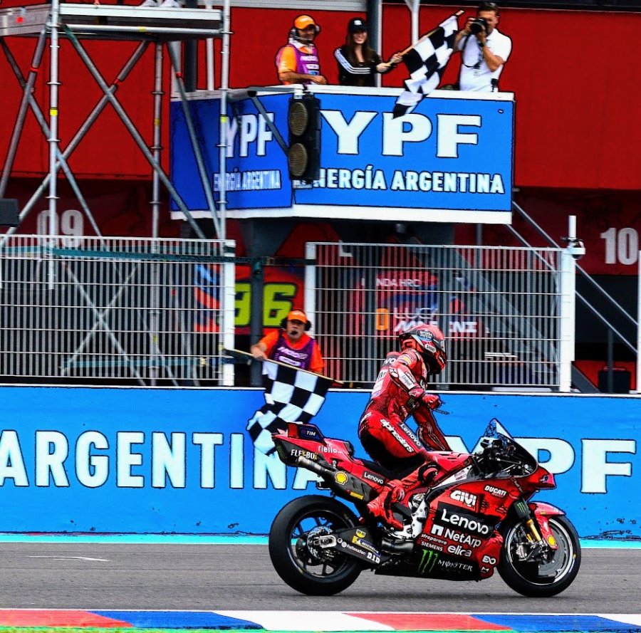 MARC M&Aacute;RQUEZ. Festejando su victoria en Argentina.