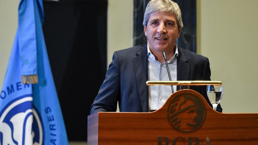 MINISTRO. Caputo durante su participación en la Conferencia sobre Seguros.