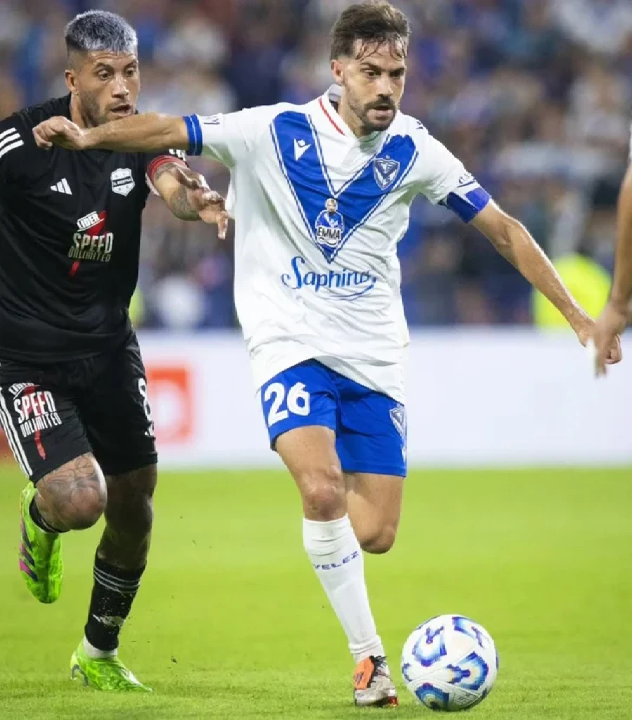 CAYO EN CASA. Vélez sufrió con Riestra.