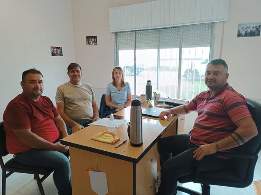 Vista general del encuentro en el que se decidió avanzar en el proyecto que beneficiará a 18 familias locales.