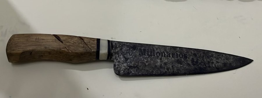 Un hombre de 21 armado con un cuchillo similar a este, fue arrestado luego de participar de una gresca y darse a la fuga.