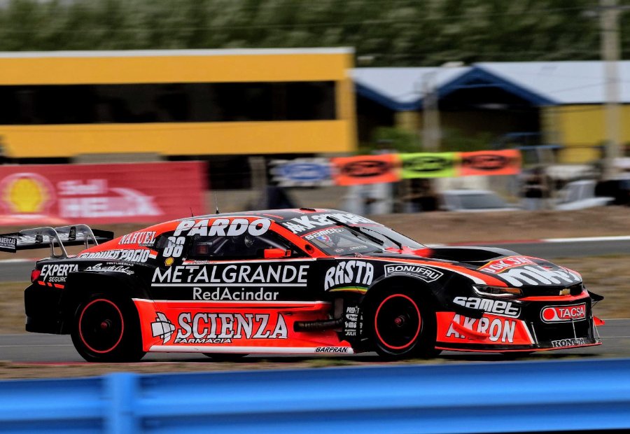 Agust&iacute;n Canapino gan&oacute; la serie m&aacute;s veloz y deb&iacute;a largar desde la pole en la final.