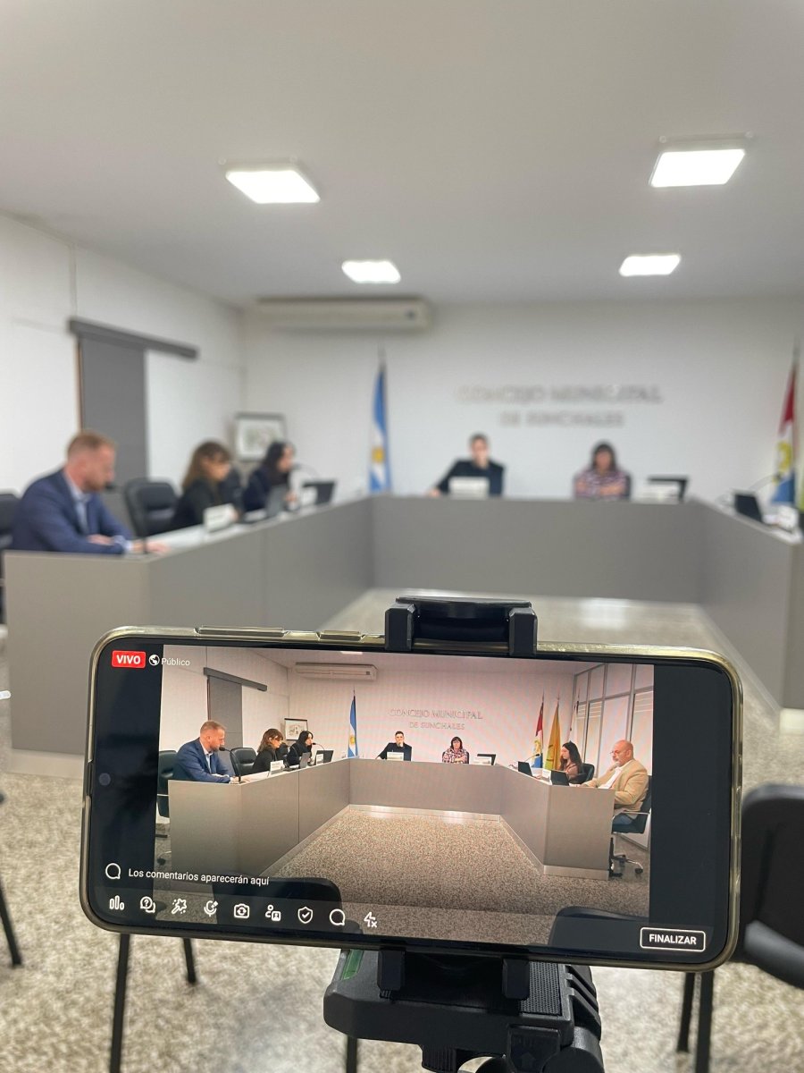 Los ediles durante uno de sus encuentros ordinarios.