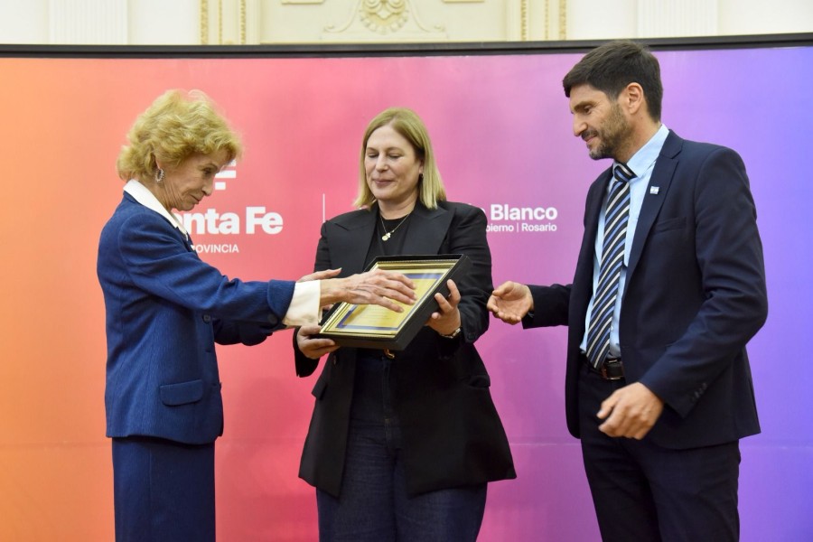 El gobernador otorg&oacute; un reconocimiento a la trayectoria de la jueza Mar&iacute;a Ang&eacute;lica Gastaldi.