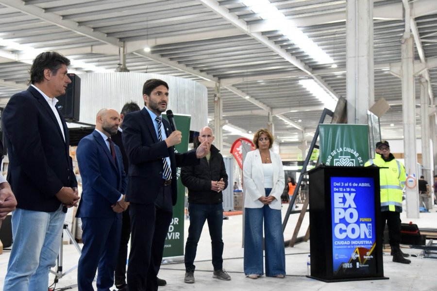 EN FUNES. El gobernador valor&oacute; a las pymes y dijo que &ldquo;son las grandes generadoras de empleo&rdquo; en la provincia.