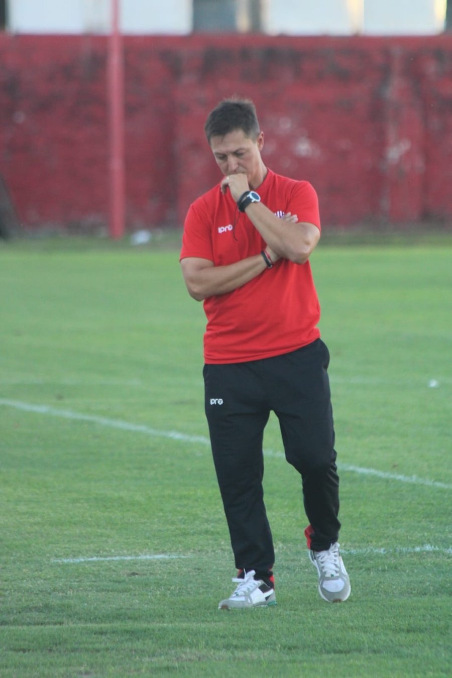 DIJO LO QUE SENTIA. El DT respondió, en principio porque no aclaró puntualmente, a cuestionamientos internos.