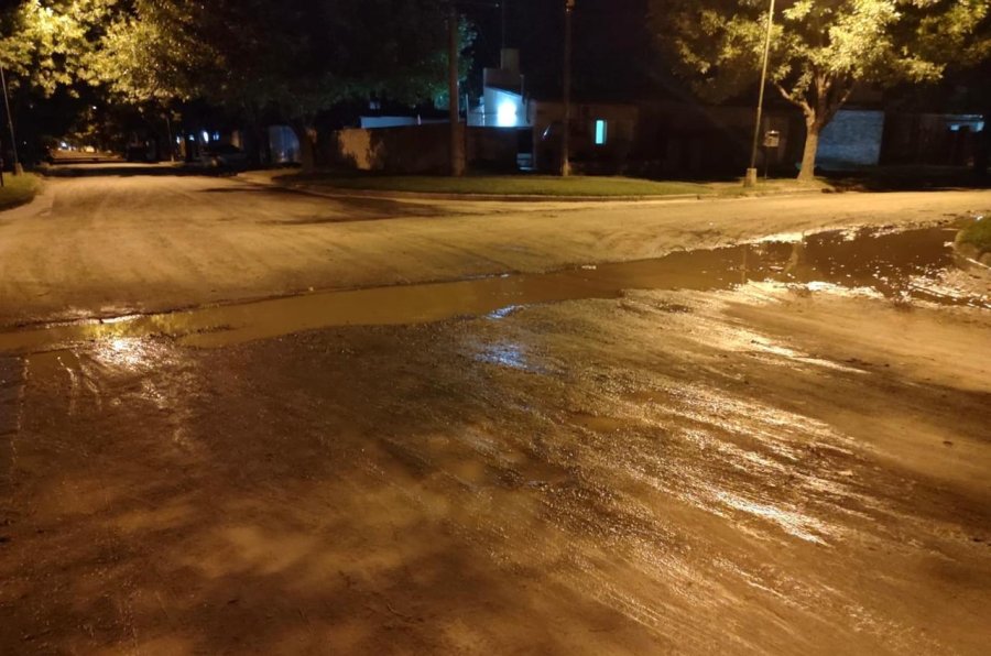 EN BARRIO MORA. &ldquo;Esto trae aparejado accidentes y una gran dificultad para circular&rdquo;, manifiestan los vecinos sobre el mal estado de las calles de ripio del sector.