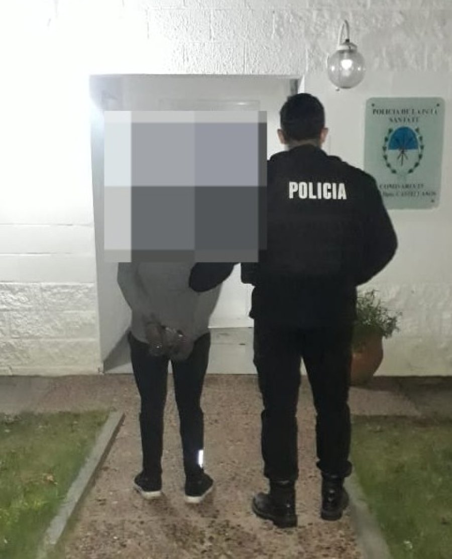 Agentes de la Brigada Motorizada trasladaron al sujeto a sede de la Comisaría Seccional 15a.
