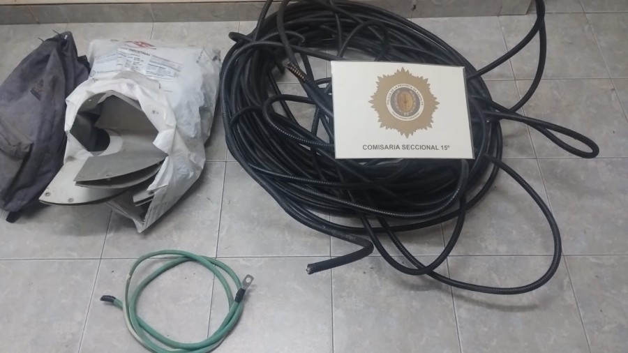 <i>El arrestado habr&iacute;a sustra&iacute;do cables de media de tensi&oacute;n, otros de cobre y herramientas presuntamente malhabidas.</i>