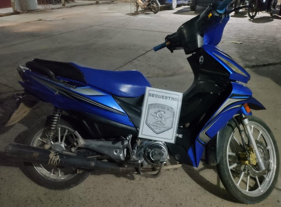 <i>La moto recuperada por los numerarios tostadenses.</i>