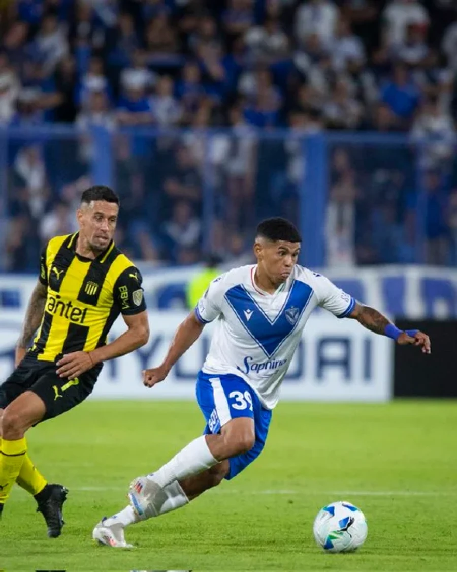 LO DIO VUELTA. El equipo de Liniers se impuso con tantos de dos juveniles.