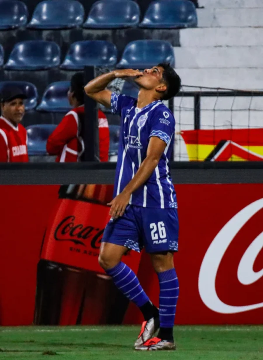 FESTEJO EN PERU. Godoy Cruz se dio el gusto.