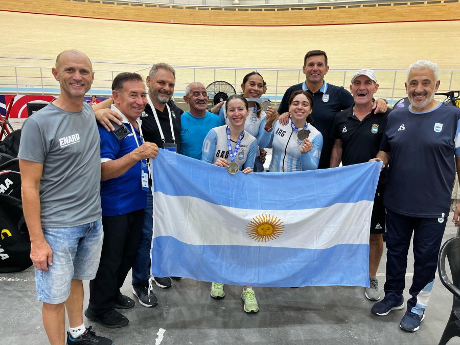 FELICIDAD. Primera medalla en Asunción.