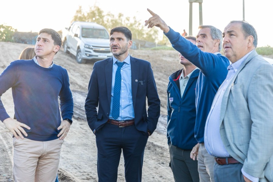 Pullaro junto a funcionarios provinciales y autoridades de Santa Fe y Santo Tomé supervisaron los trabajos que se llevan a cabo para el nuevo puente.