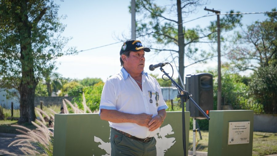 Evaristo I. Sequeira, el veterano humbertino pronunciando su emocionado mensaje.