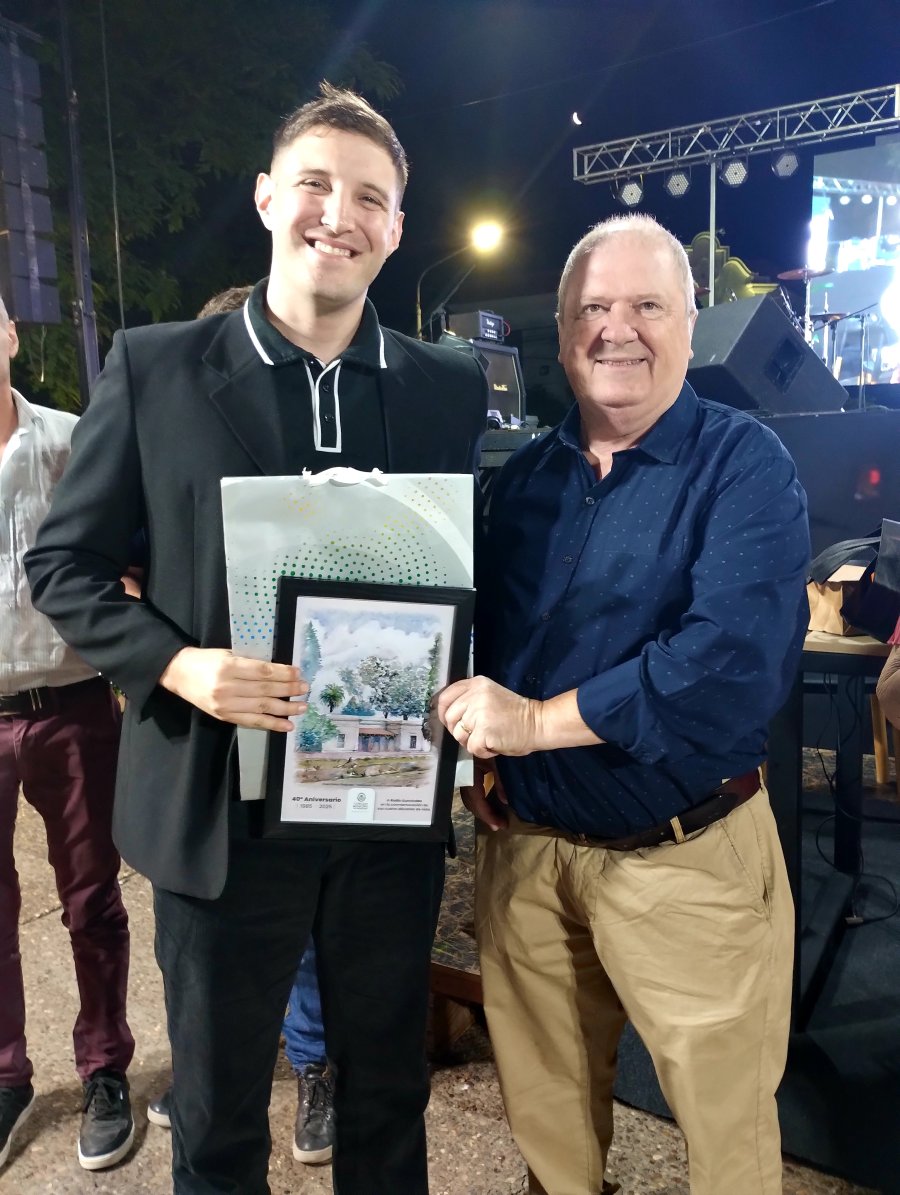 Juan Ignacio Torriri y Gabriel Abatidaga durante la entrega de la distinción.