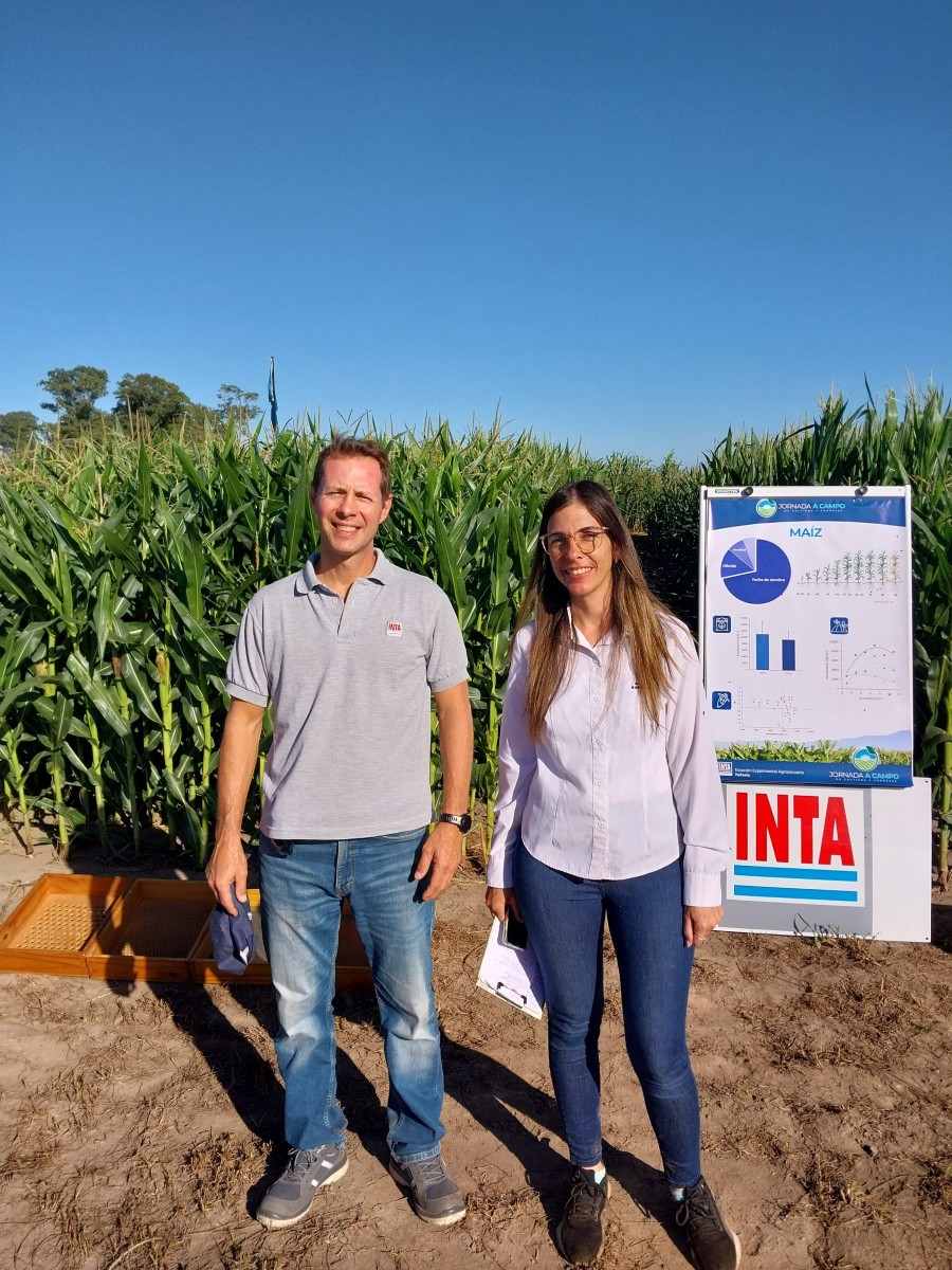 TÉCNICOS. Federico Massoni y Lucía Rosetti, expertos en maíz, brindaron información valiosa.