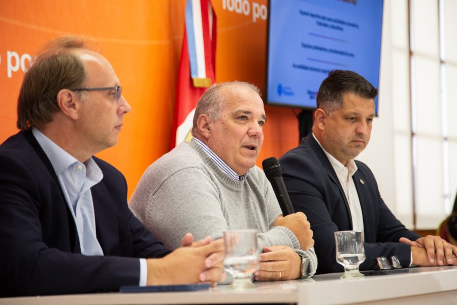 Apertura de sobres con las ofertas econ&oacute;micas para construir el Microestadio Parque Independencia en Rosario.