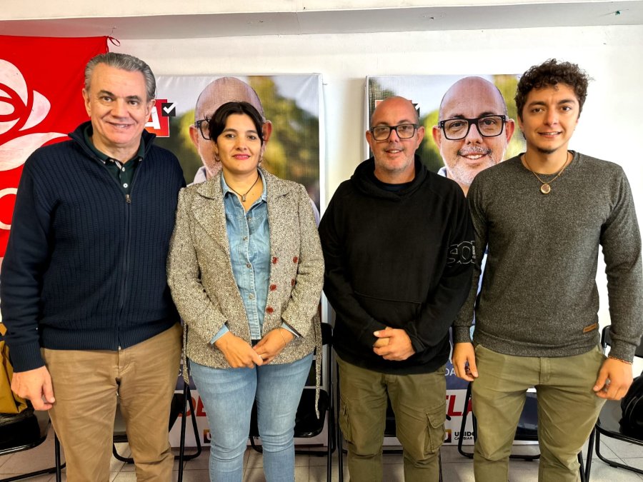El diputado Rub&eacute;n Galassi junto a los precandidatos socialistas para el Concejo de Rafaela, Valeria Carrizo y Alejandro Ambort, y el candidato a convencional constituyente, Gino Svegliati.