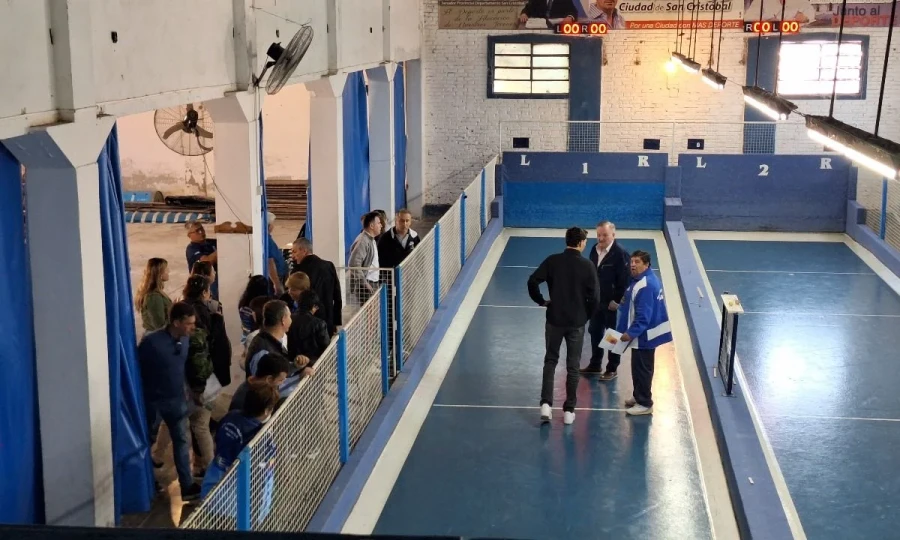 Recorriendo el Club Belgrano.